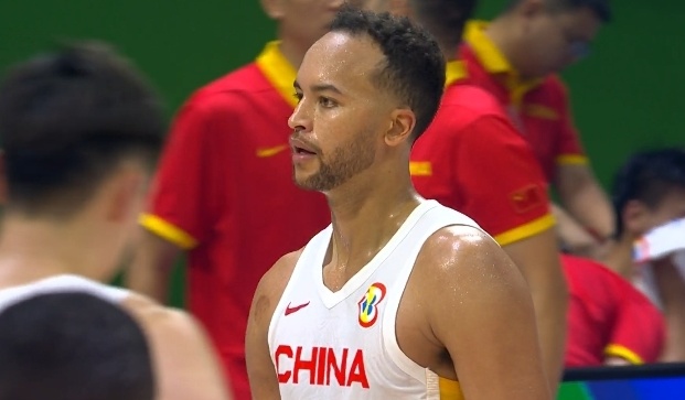 黎巴嫩体操选手飒爽出场，夺得银牌