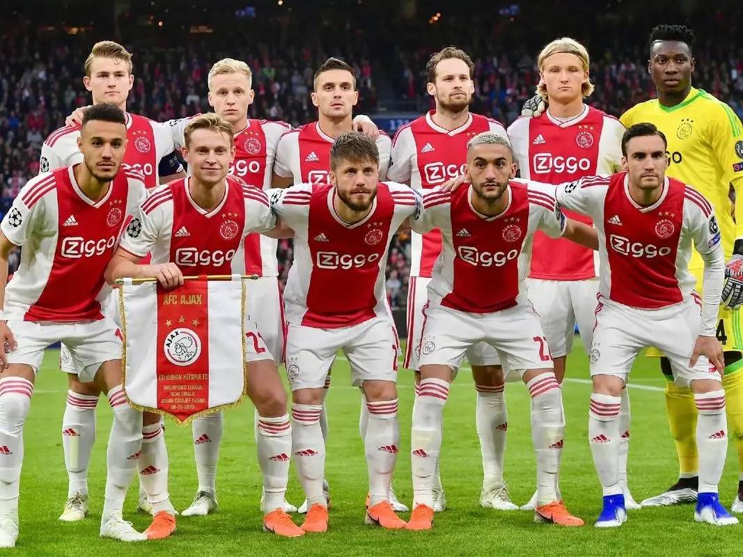 包含阿贾克斯遭遇失利，将在下一场比赛中全力挽回的词条