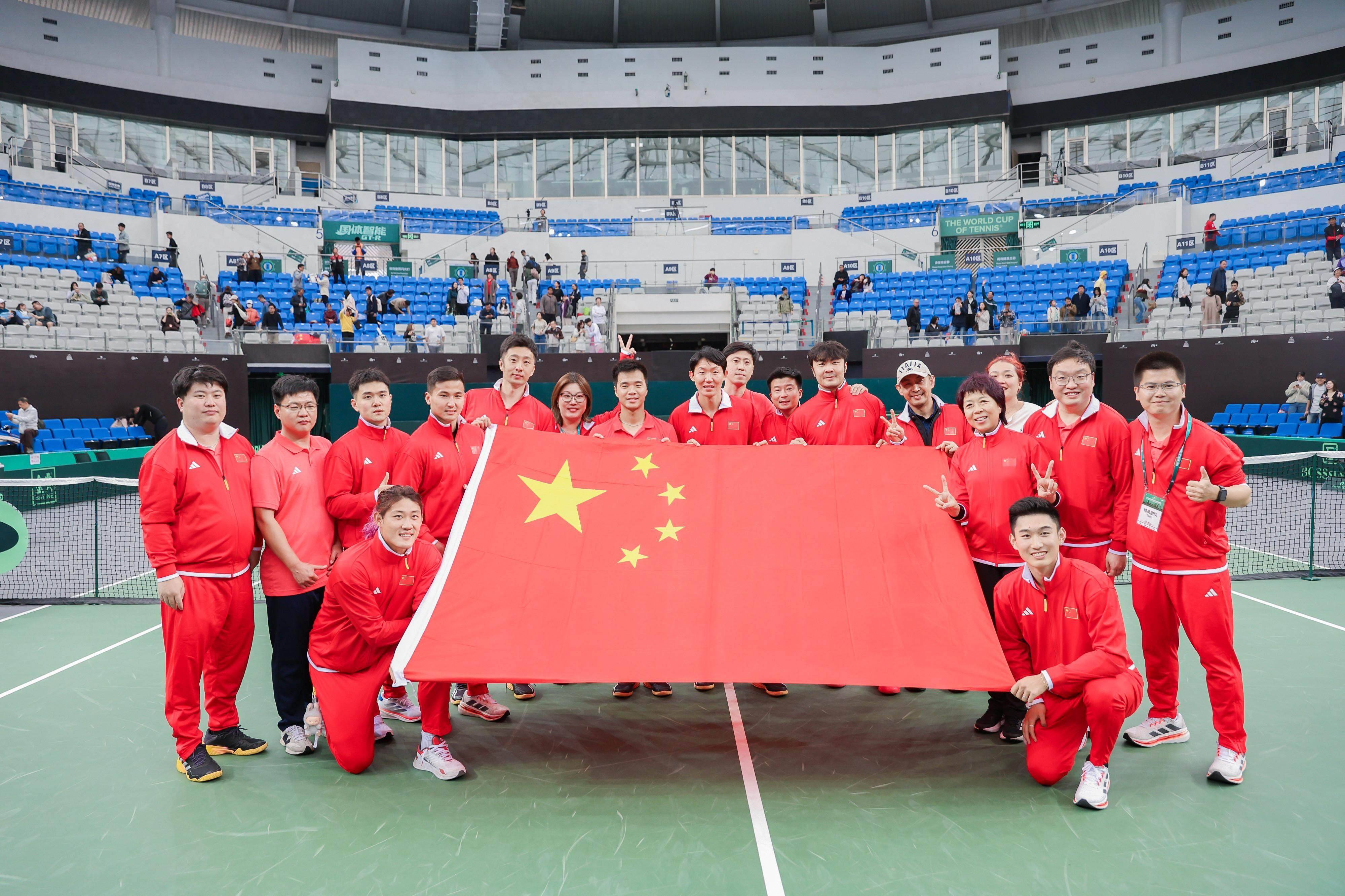 包含热火豪取四战全胜，成功晋级次轮比赛的词条