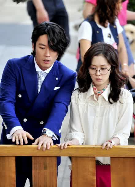 缺乏合作默契，球队配合出现纰漏