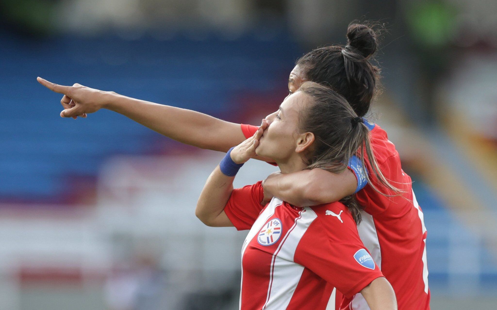 美洲女足选手在比赛中势如破竹，取得胜利的简单介绍