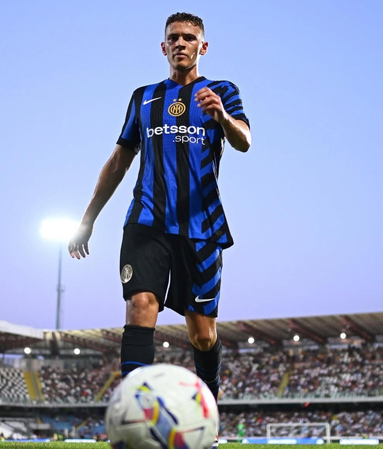 热那亚击败强敌,意外跻身前列的简单介绍 热那亚击败强敌,意外跻身前列的简单介绍