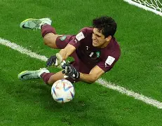 西班牙队门将拉霍宣布将继续坚守国门