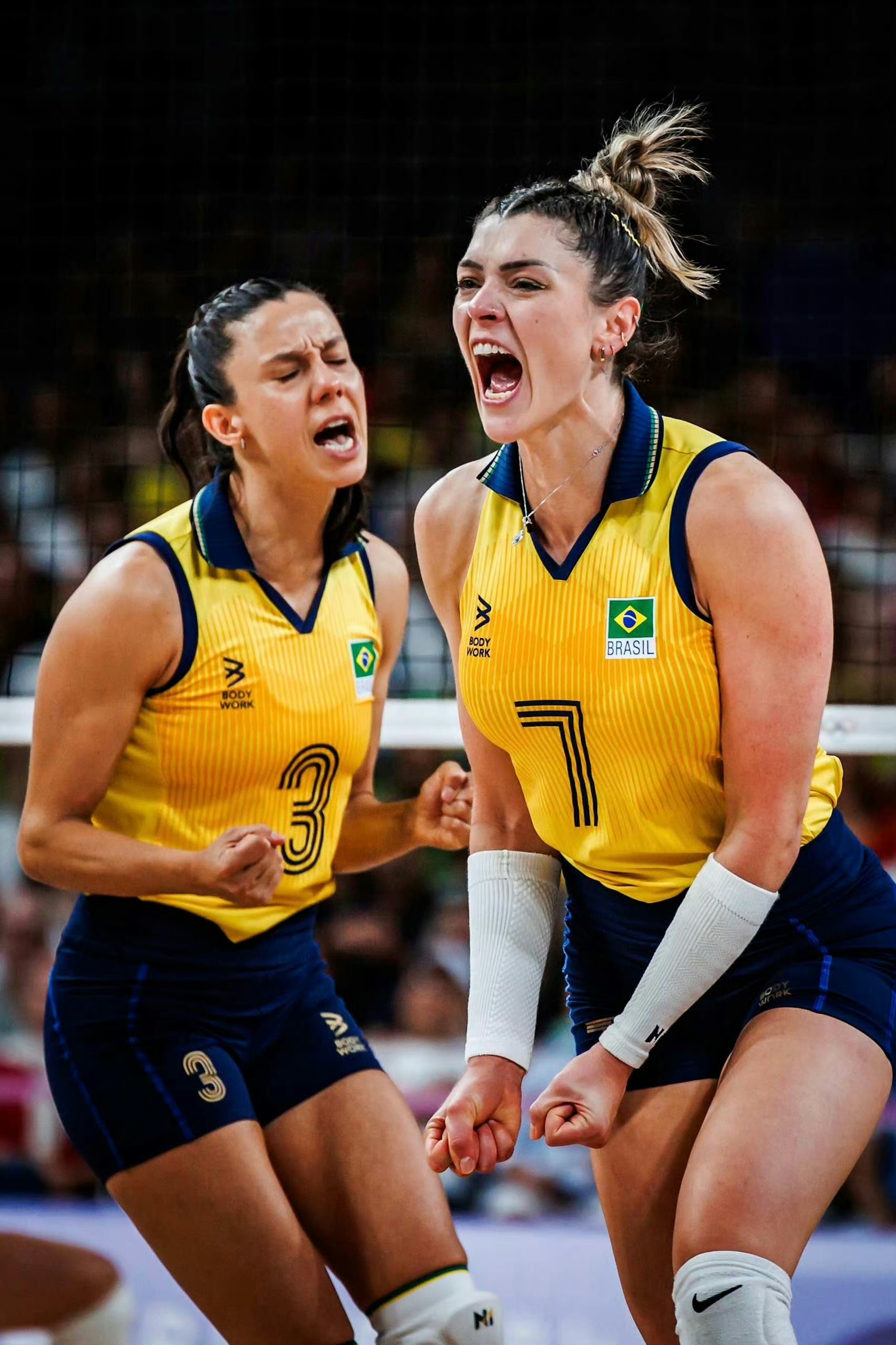 巴西运动员获得排球比赛季军 巴西运动员获得排球比赛季军