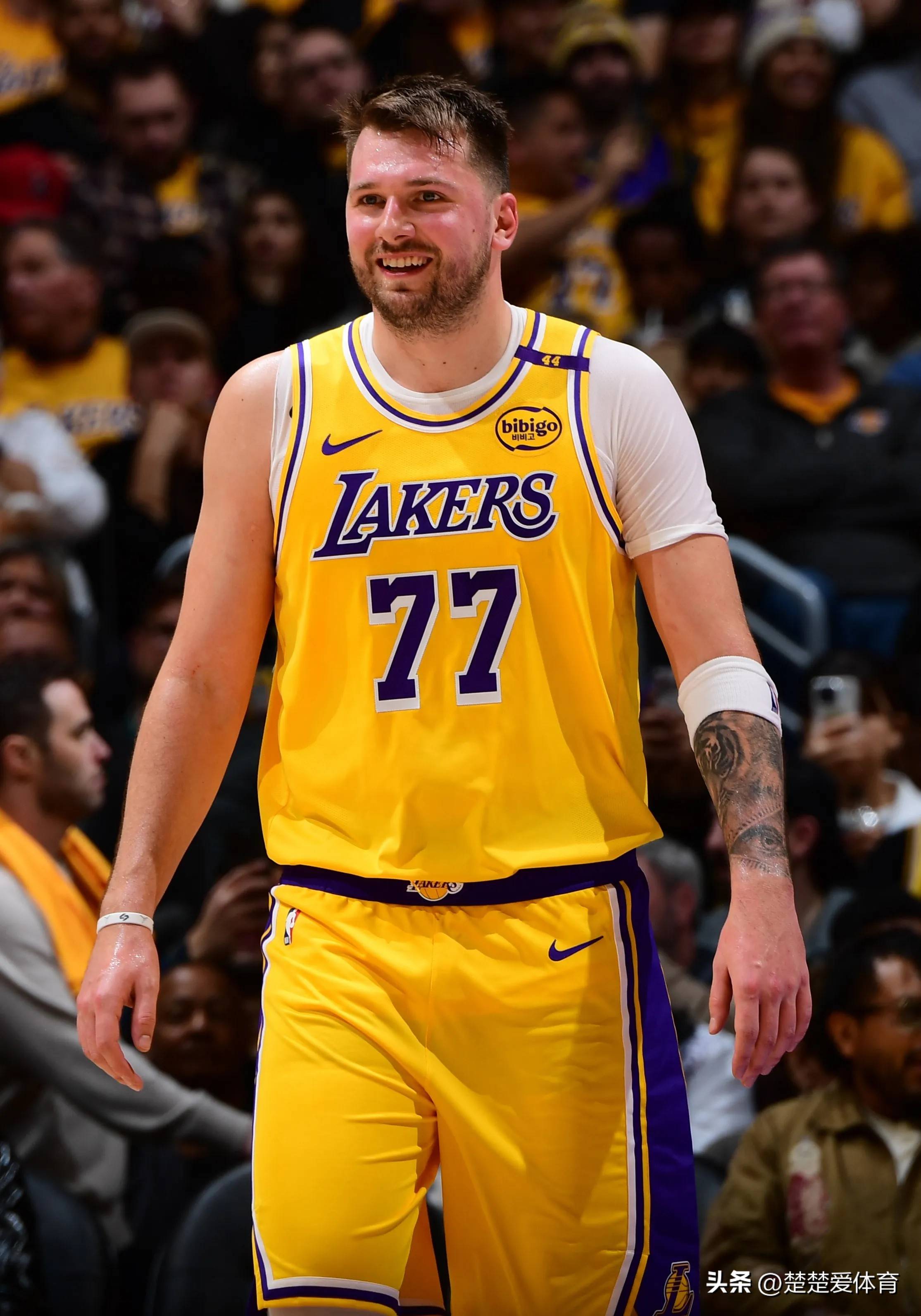 爵士队三分火力全开，压制对手实现连胜的简单介绍