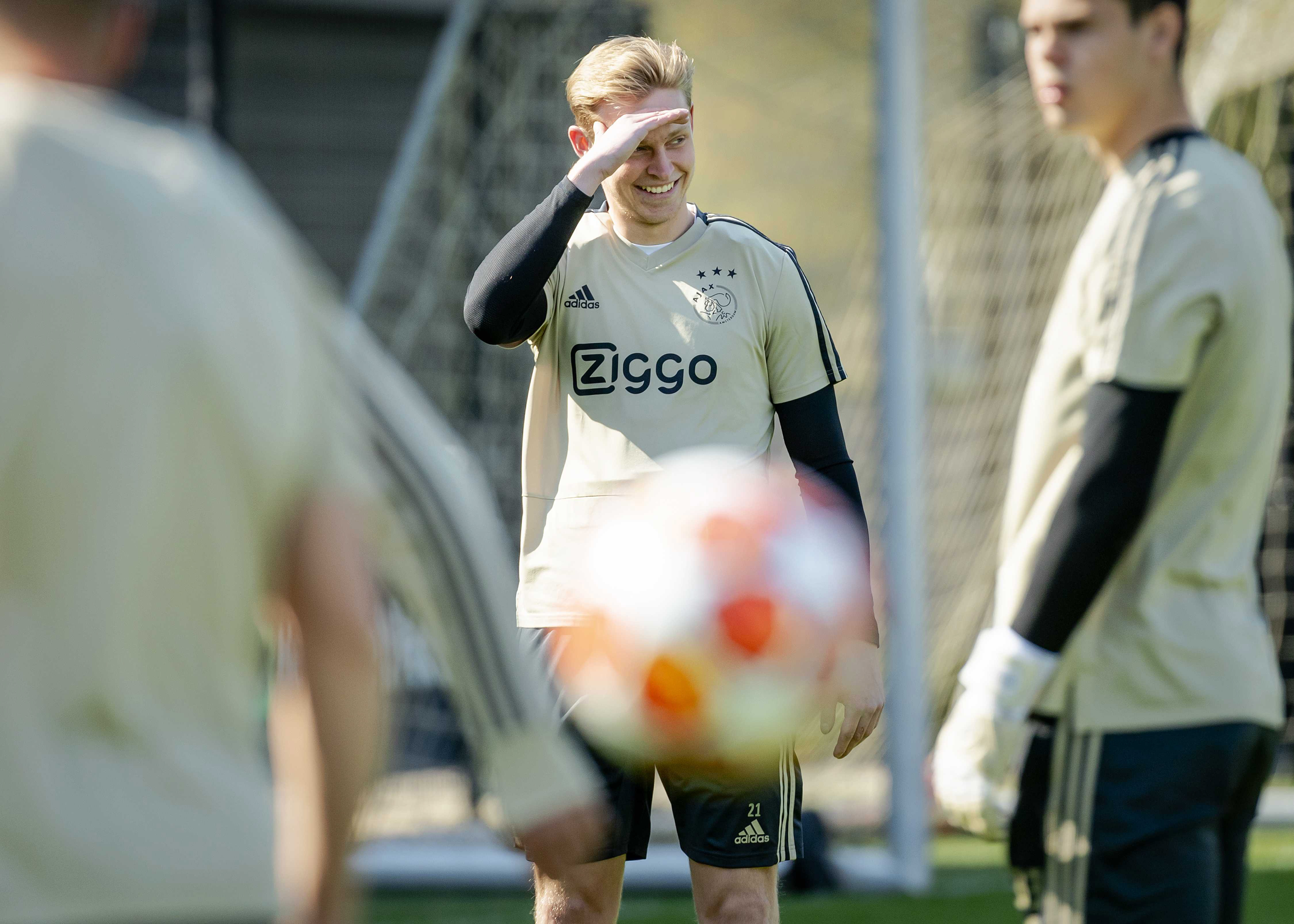 阿贾克斯备战欧冠决赛，风雨无阻拼冠军