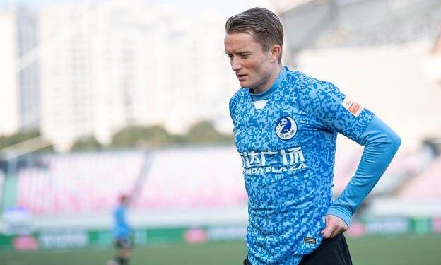 大连力挽狂澜，球队坚持不懈