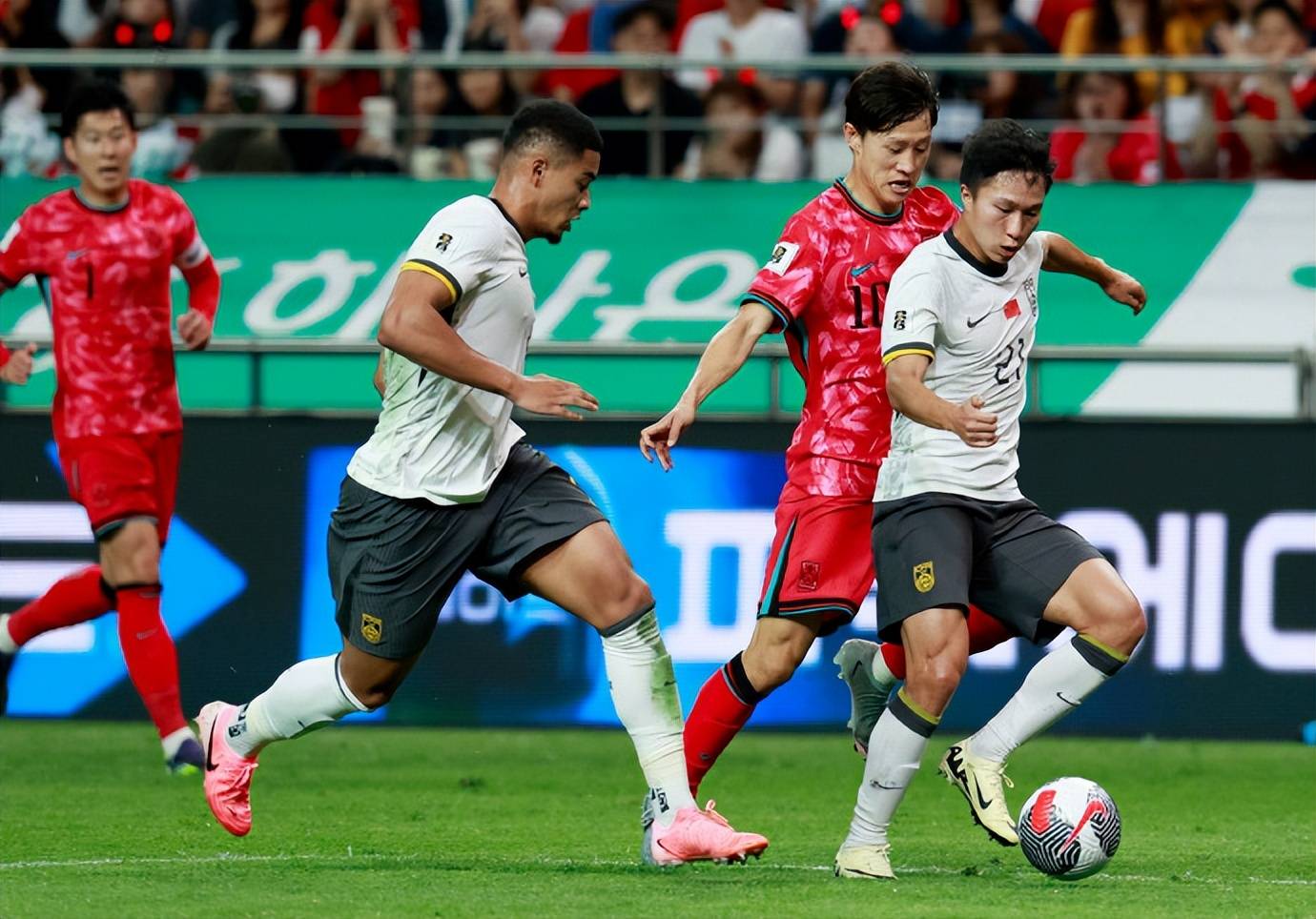 科威特篮球联赛预选赛过关,各队备战气势如虹 科威特篮球联赛预选赛过关,各队备战气势如虹