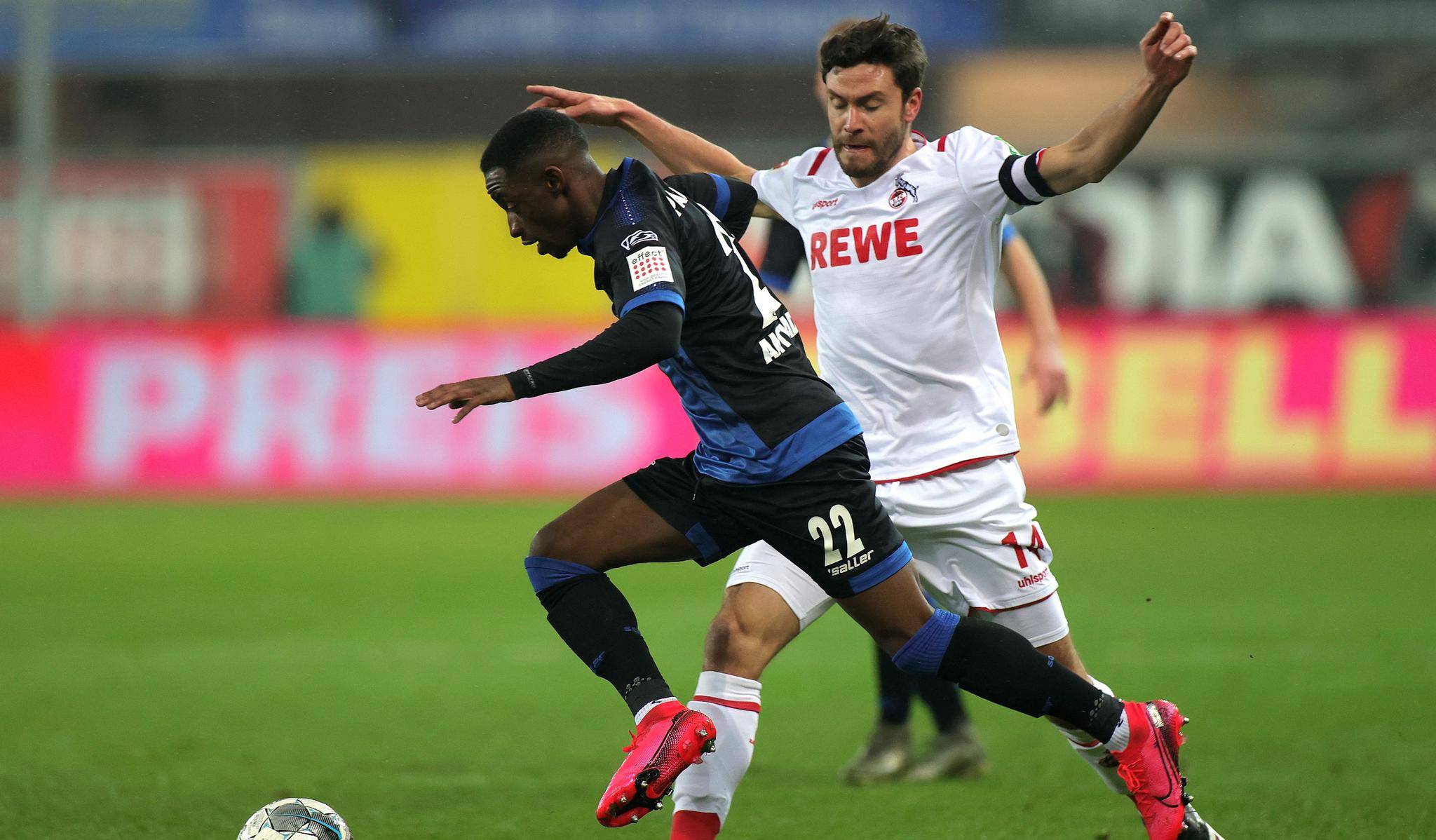 帕德博恩队员展现团队合作精神,迎接挑战 帕德博恩队员展现团队合作精神,迎接挑战