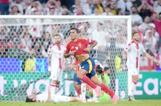 包含精彩对决：德国队力克西班牙，展现实力的词条