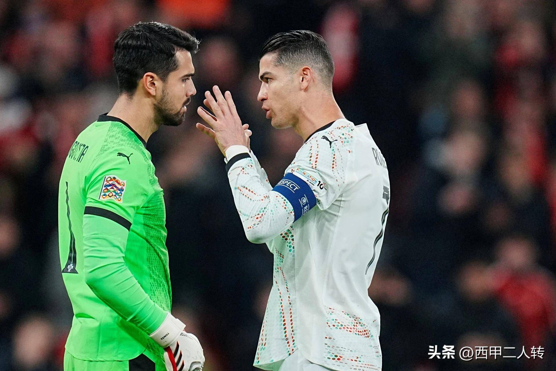 欧国联比赛扣人心弦，球迷情绪高涨