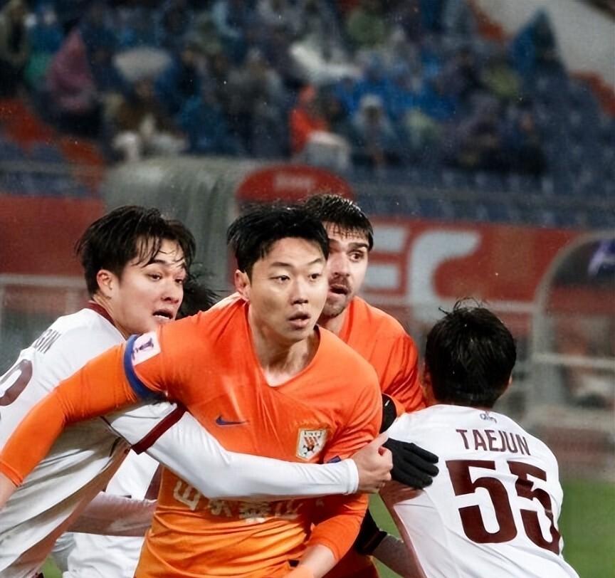 包含艰难晋级!球队在最后关头取得胜利,成功晋级下一轮比赛的词条 包含艰难晋级!球队在最后关头取得胜利,成功晋级下一轮比赛的词条