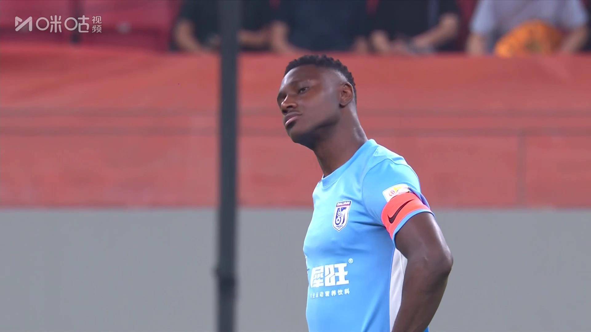 克莱蒙排名第二十,降级危机加剧 克莱蒙排名第二十,降级危机加剧