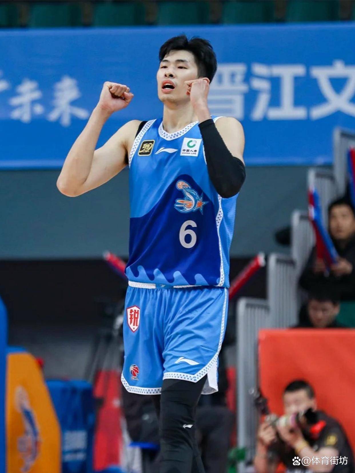 福建男篮勇者无敌,赢得胜利 福建男篮勇者无敌,赢得胜利