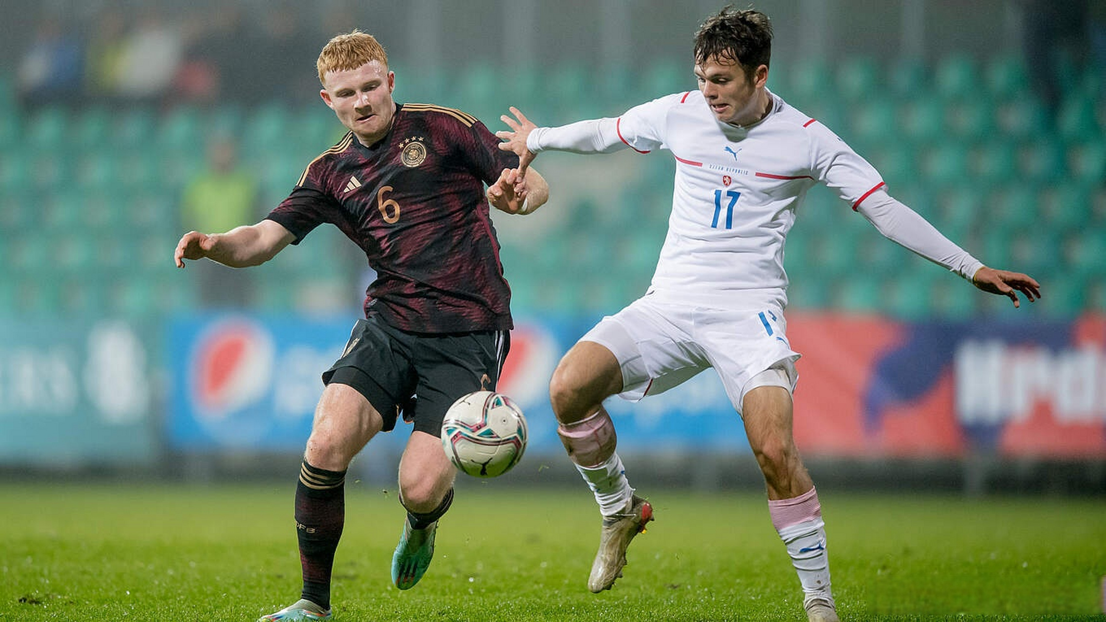 新人表现卓越,夺得德国足球联赛奖项 新人表现卓越,夺得德国足球联赛奖项