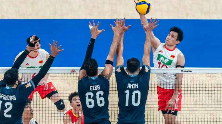 埃因霍温遭遇狼群，惨遭逆转失利