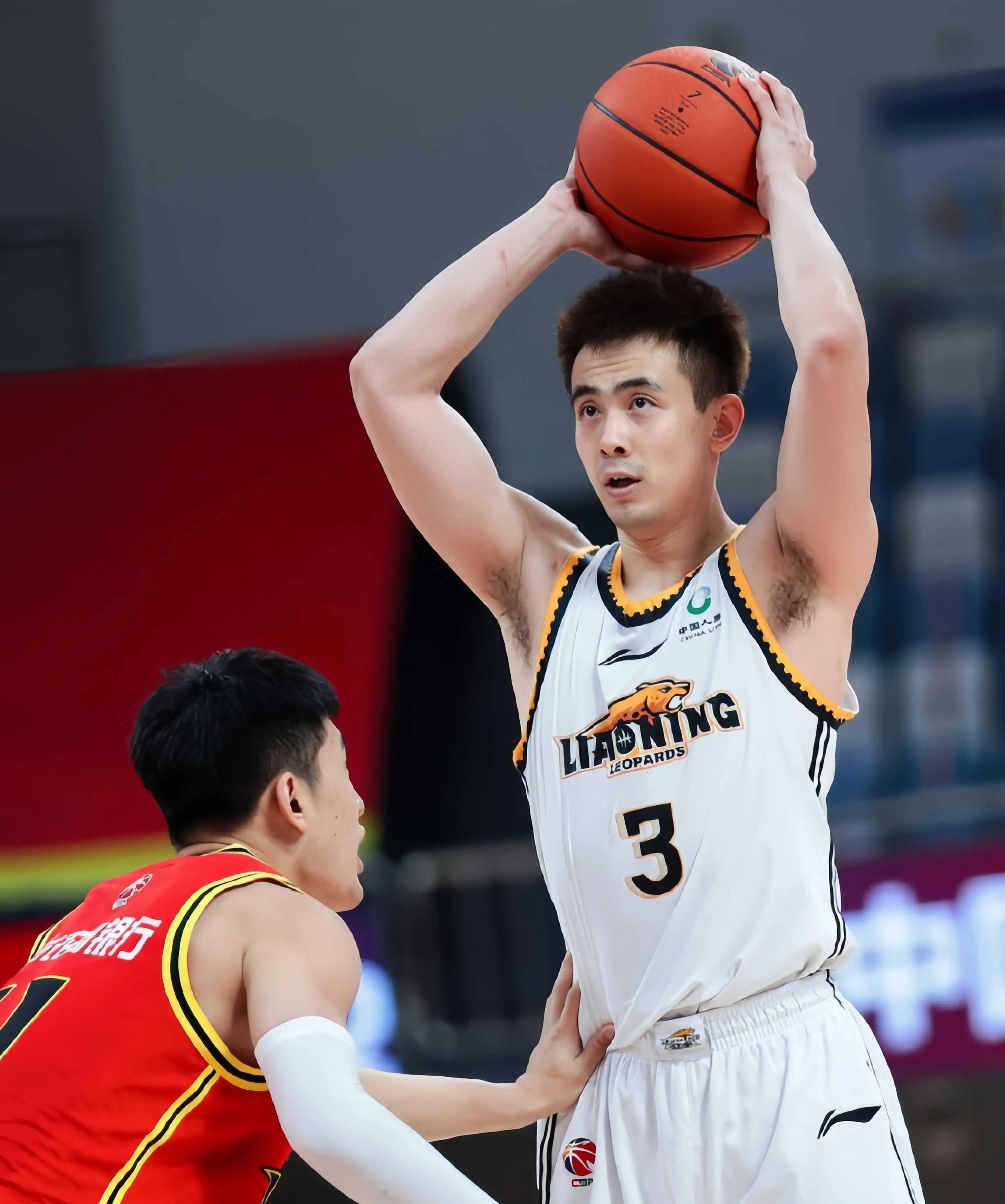 浙江男篮大胜,困境中崭露头角 浙江男篮大胜,困境中崭露头角