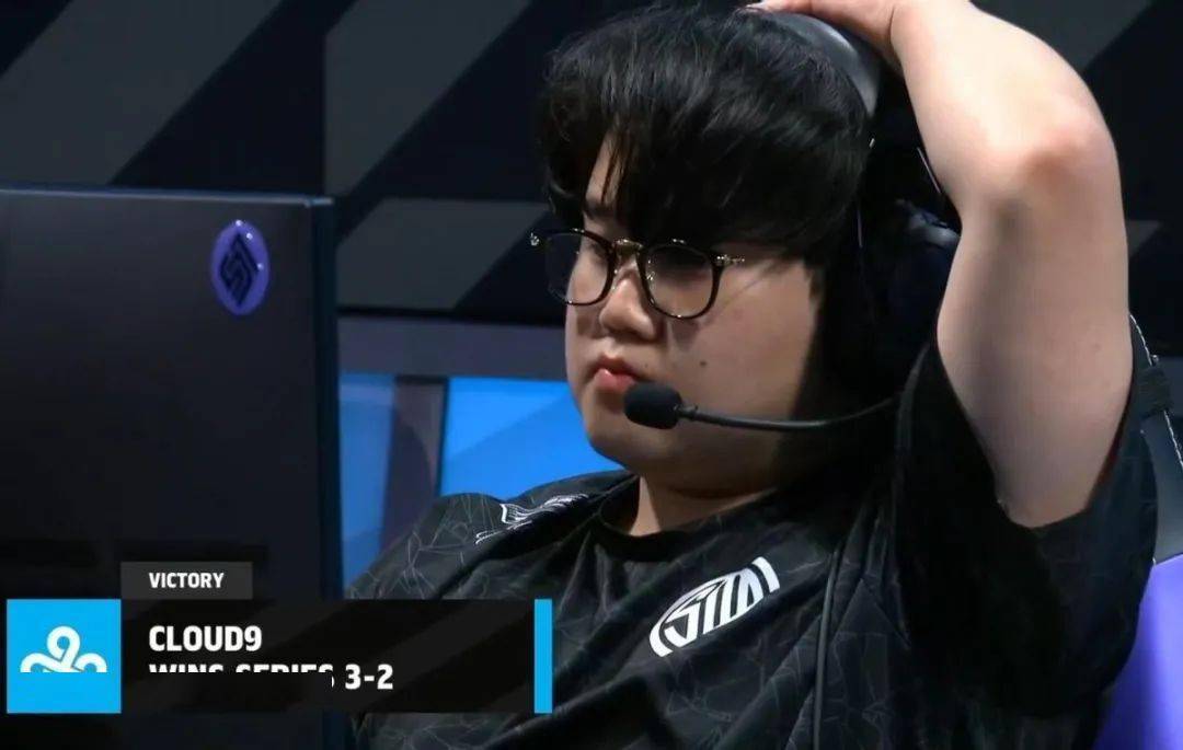 包含FLY险胜TSM,Perkz完成史诗逆转宿命之战淘汰赛,技惊四座的词条 包含FLY险胜TSM,Perkz完成史诗逆转宿命之战淘汰赛,技惊四座的词条