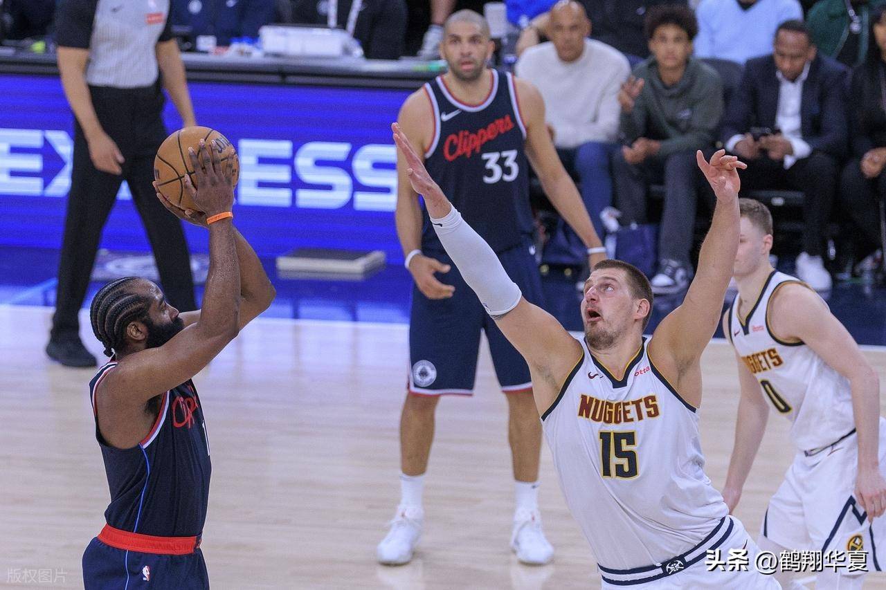 火箭客场击败黄蜂,哈登连发三分神迹 火箭客场击败黄蜂,哈登连发三分神迹