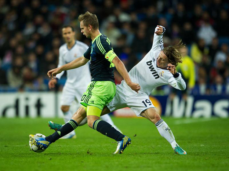 阿贾克斯与皇家马德里握手言和