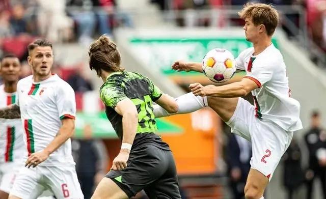 沃尔夫斯堡在比赛中表现出强大实力 沃尔夫斯堡在比赛中表现出强大实力