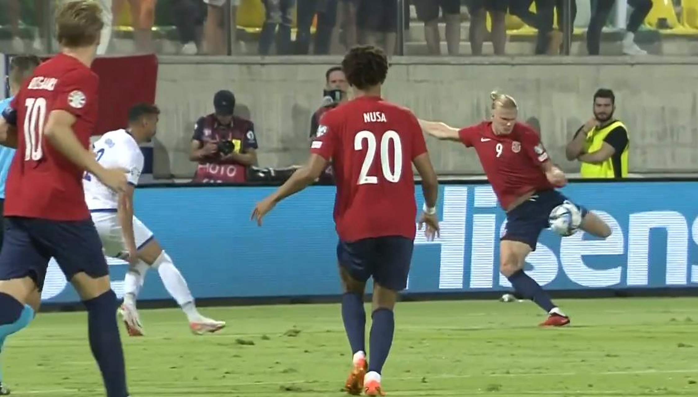 法国客场惨败挪威,小组积分被超越 法国客场惨败挪威,小组积分被超越