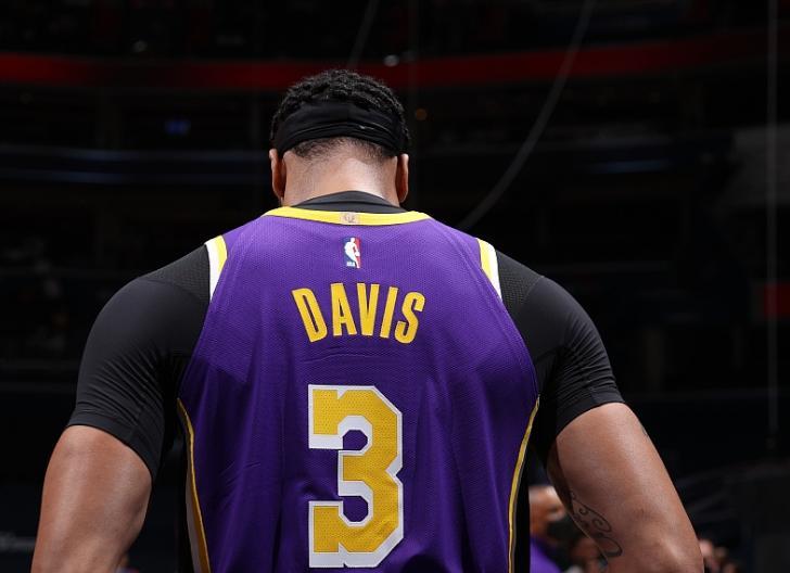 包含国王险胜北京队，浓眉哥高光表现的词条