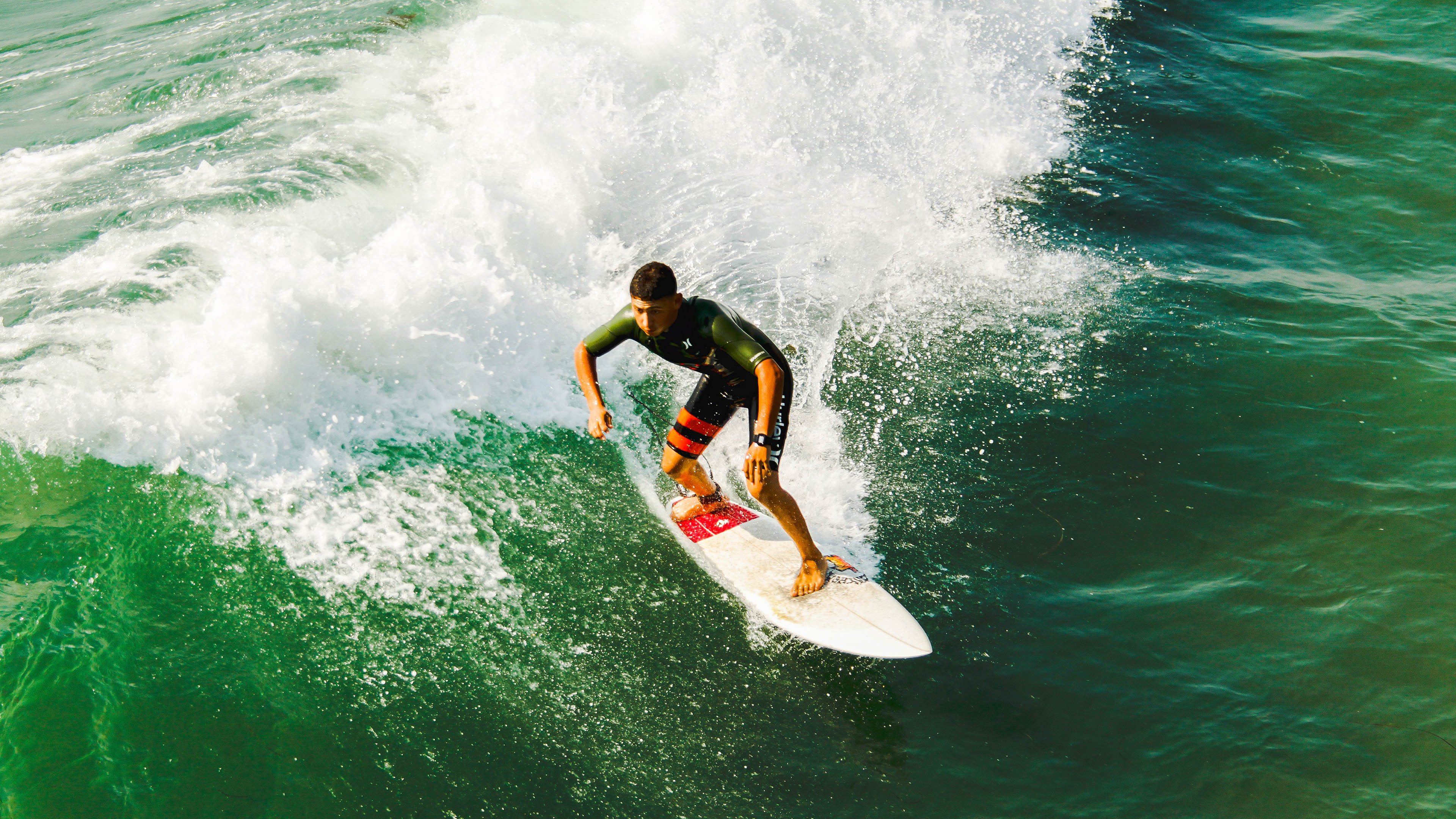 姆巴佩冰上炫技，足球巨星跨界点燃冰球梦幻对决