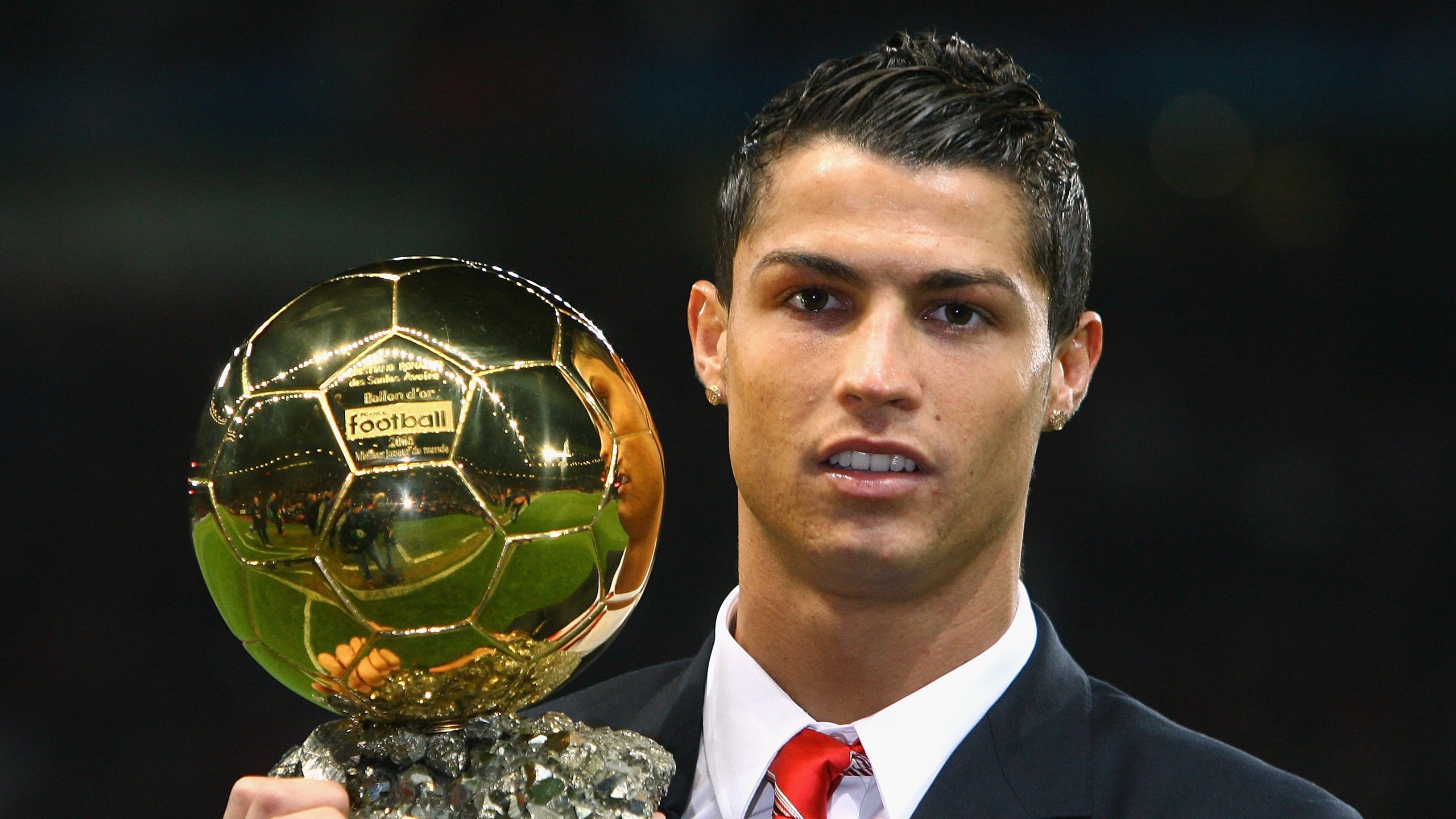 鏖战与闪耀，绿茵场上的双城记